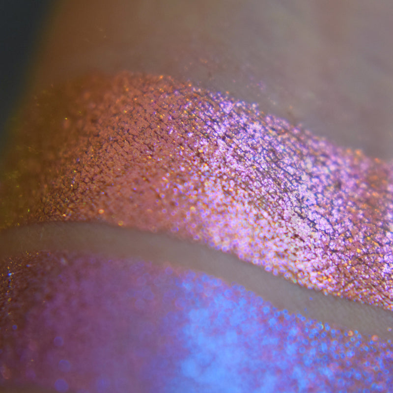 GODDESS OF THE LOOM - chromatic eyeshadow topper